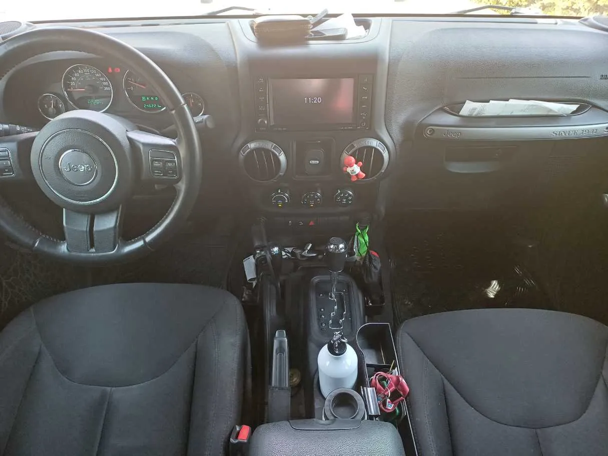 Car image 14