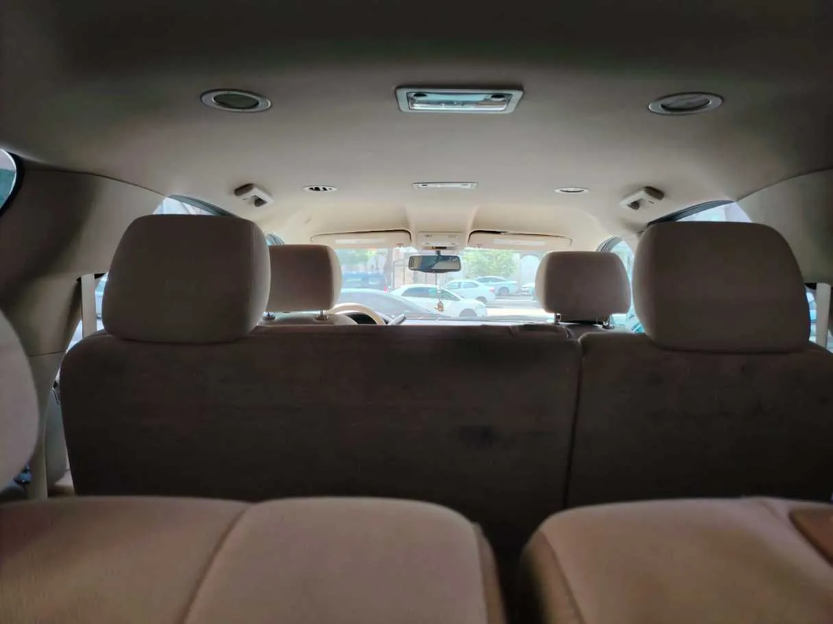 Car image 30