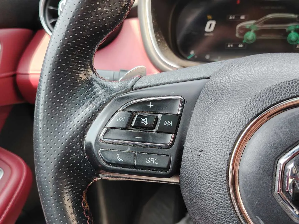 Car image 25