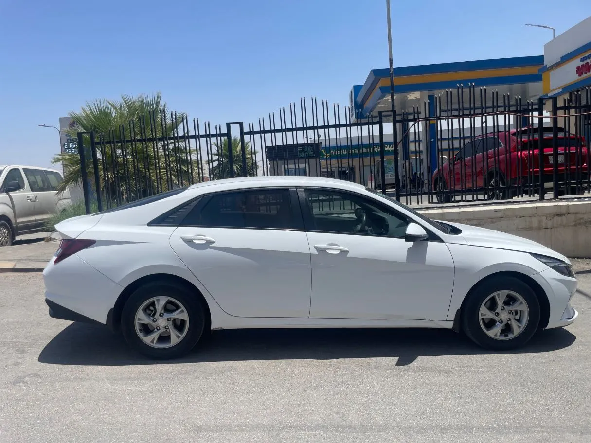 Car image 4