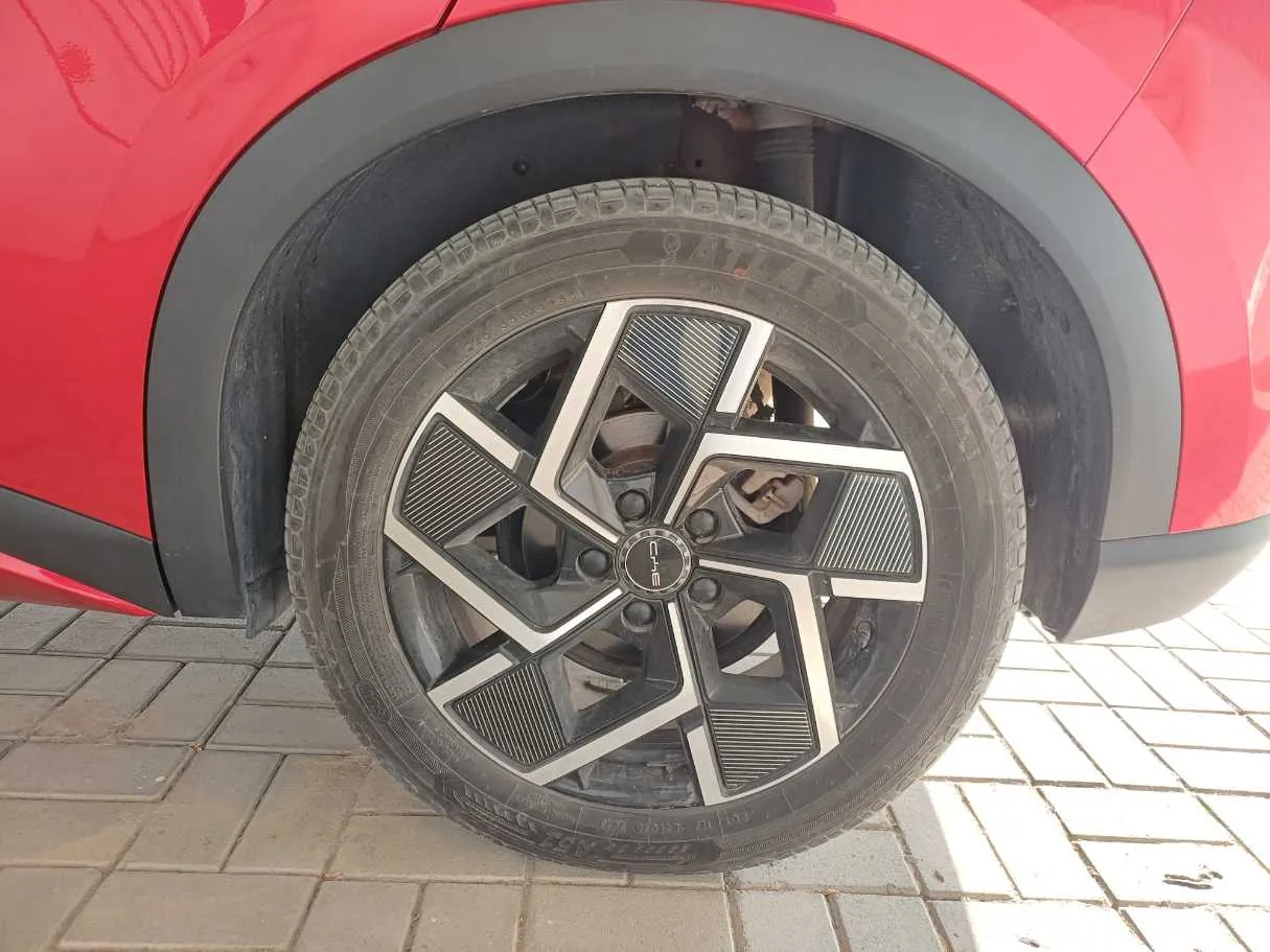 Car image 9
