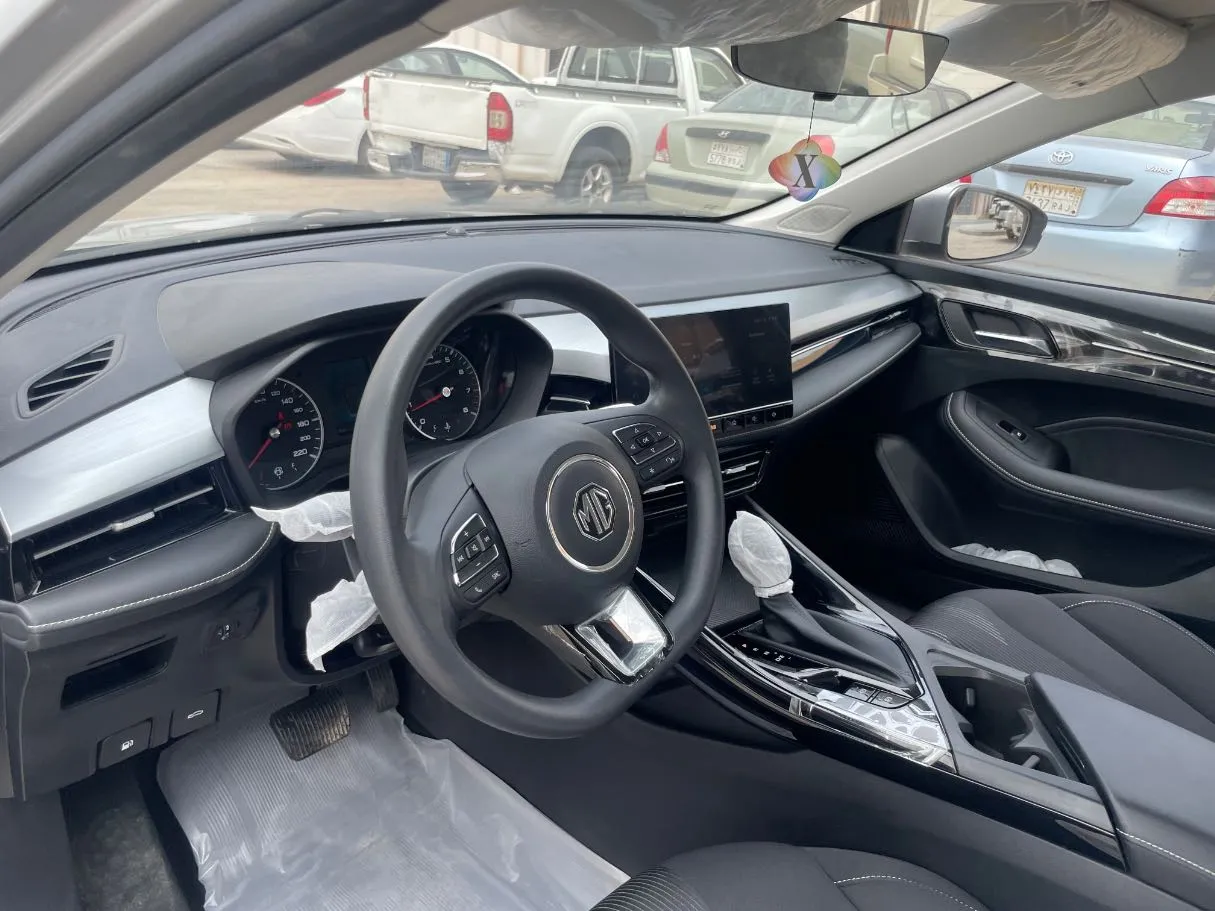 Car image 11