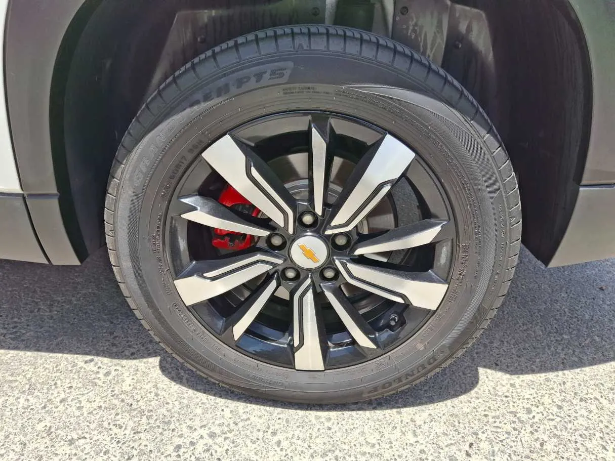 Car image 9