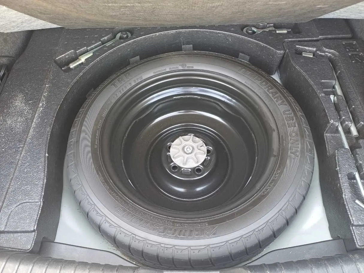 Car image 21