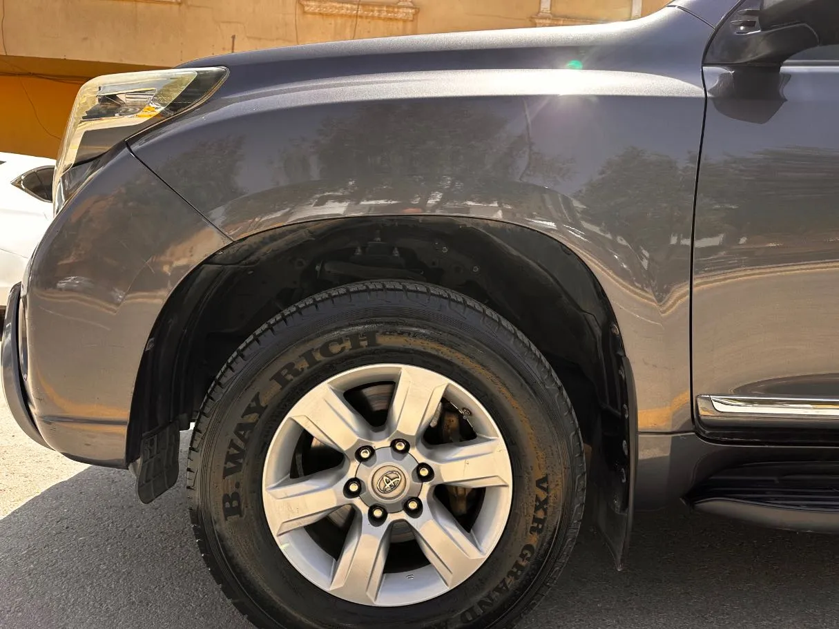 Car image 8