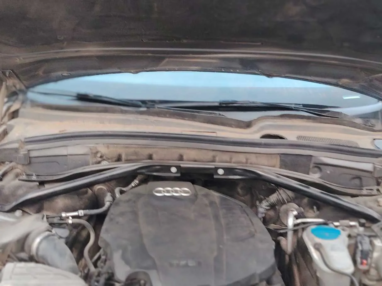 Car image 30