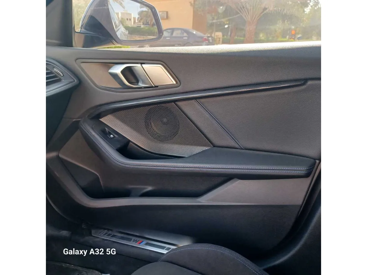 Car image 28