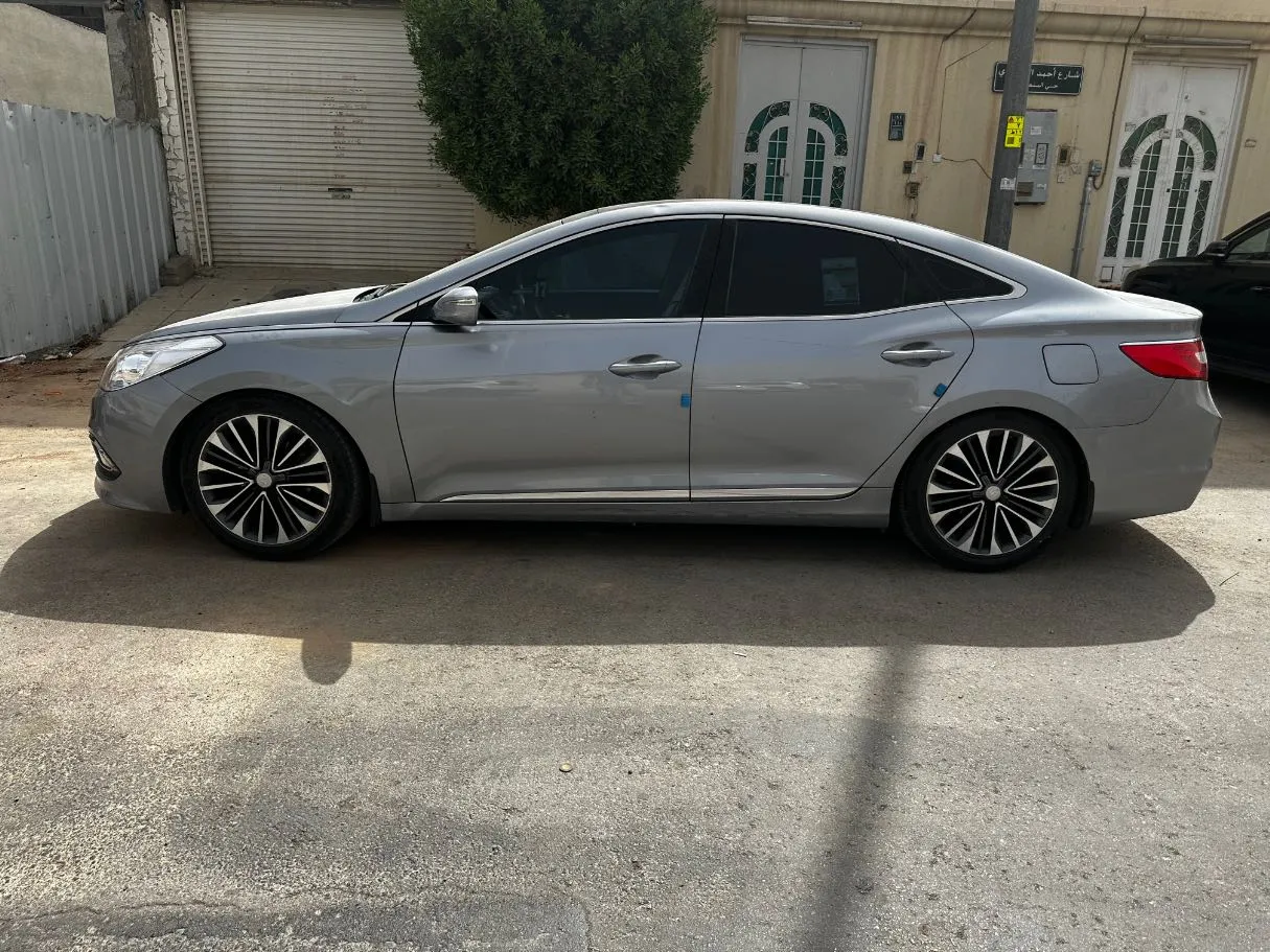 Car image 8