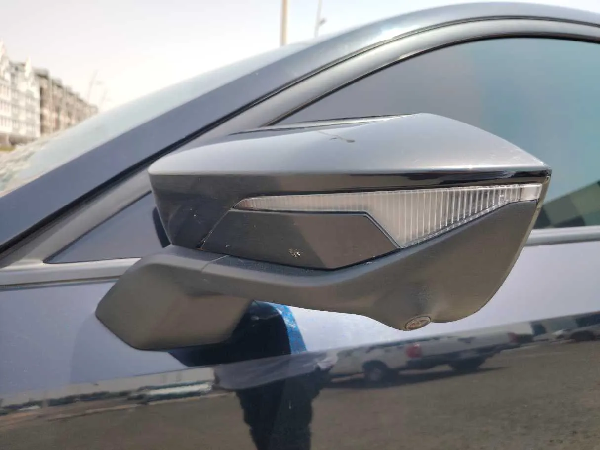 Car image 32
