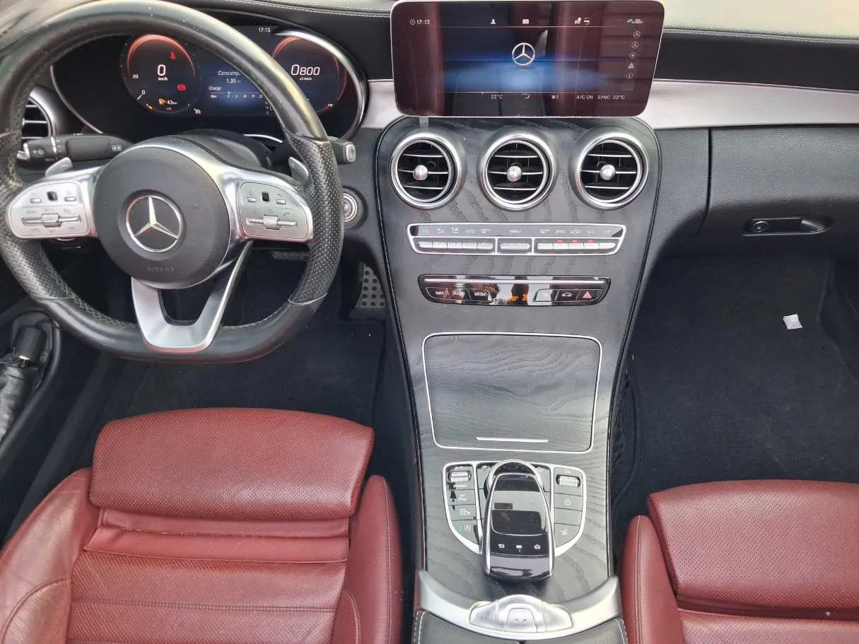 Car image 17