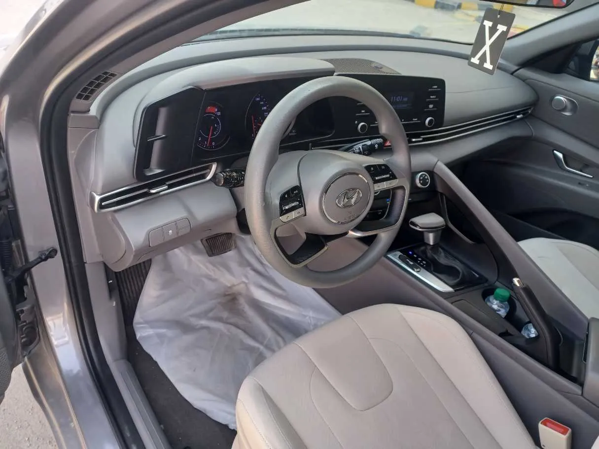Car image 11