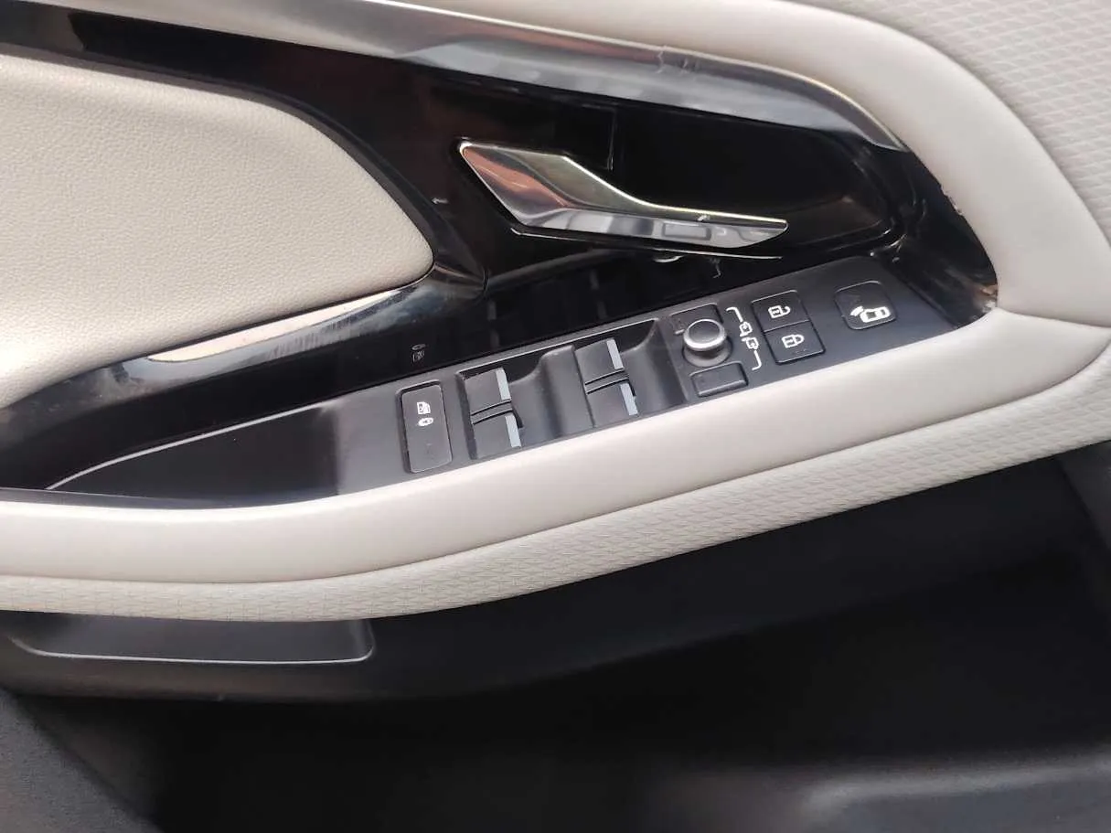 Car image 29