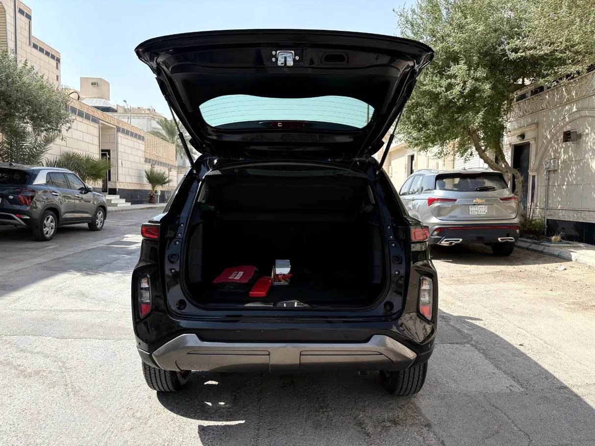 Car image 24