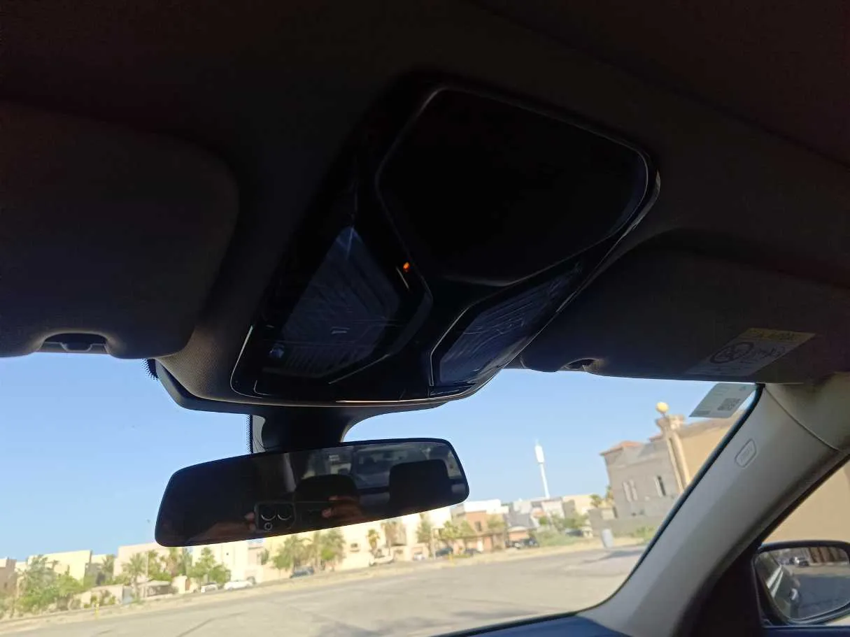 Car image 32