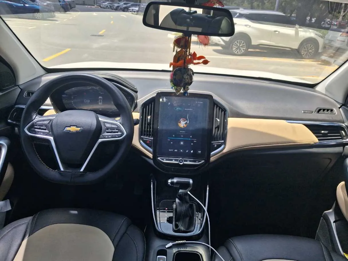 Car image 15