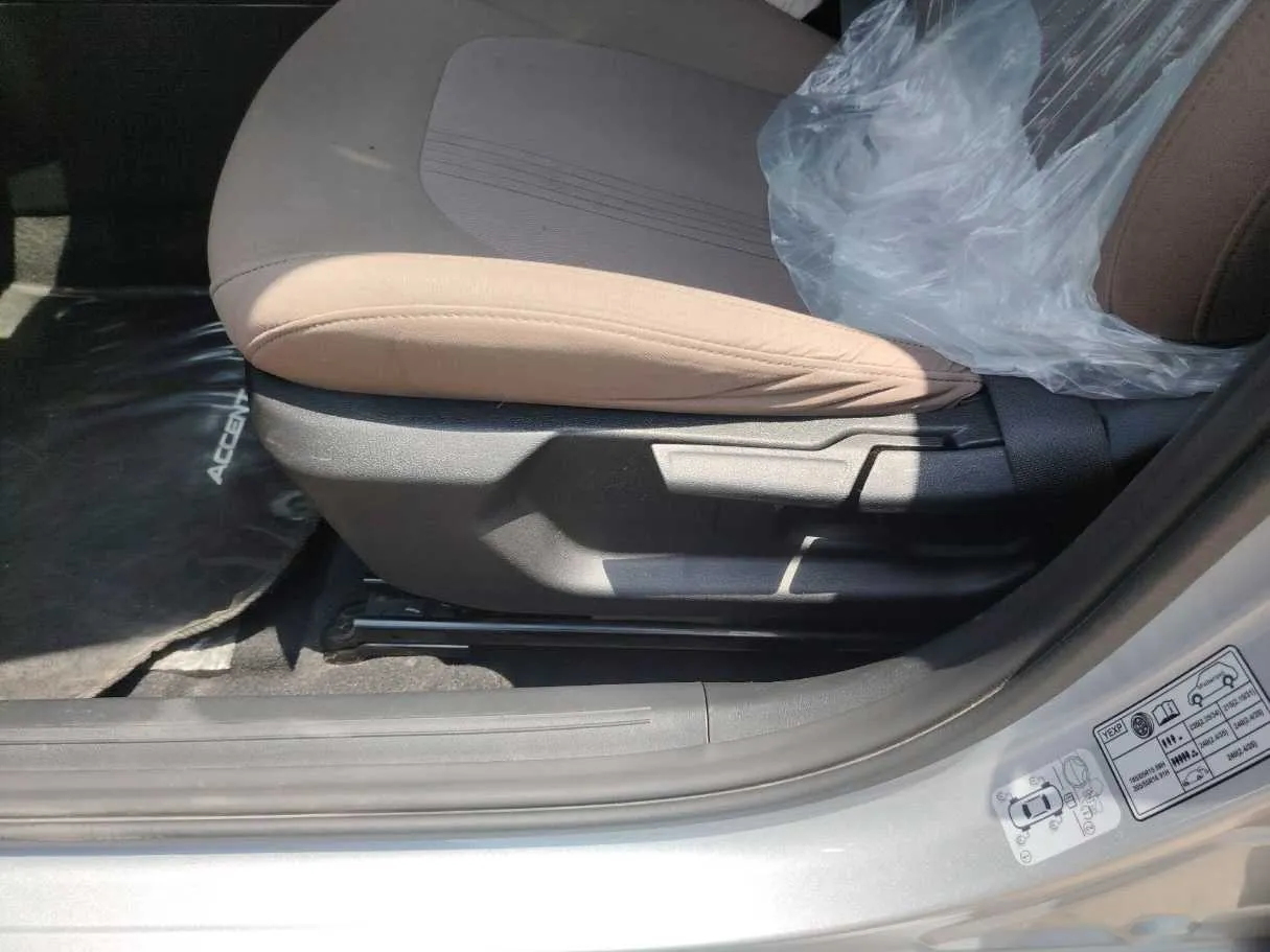 Car image 36
