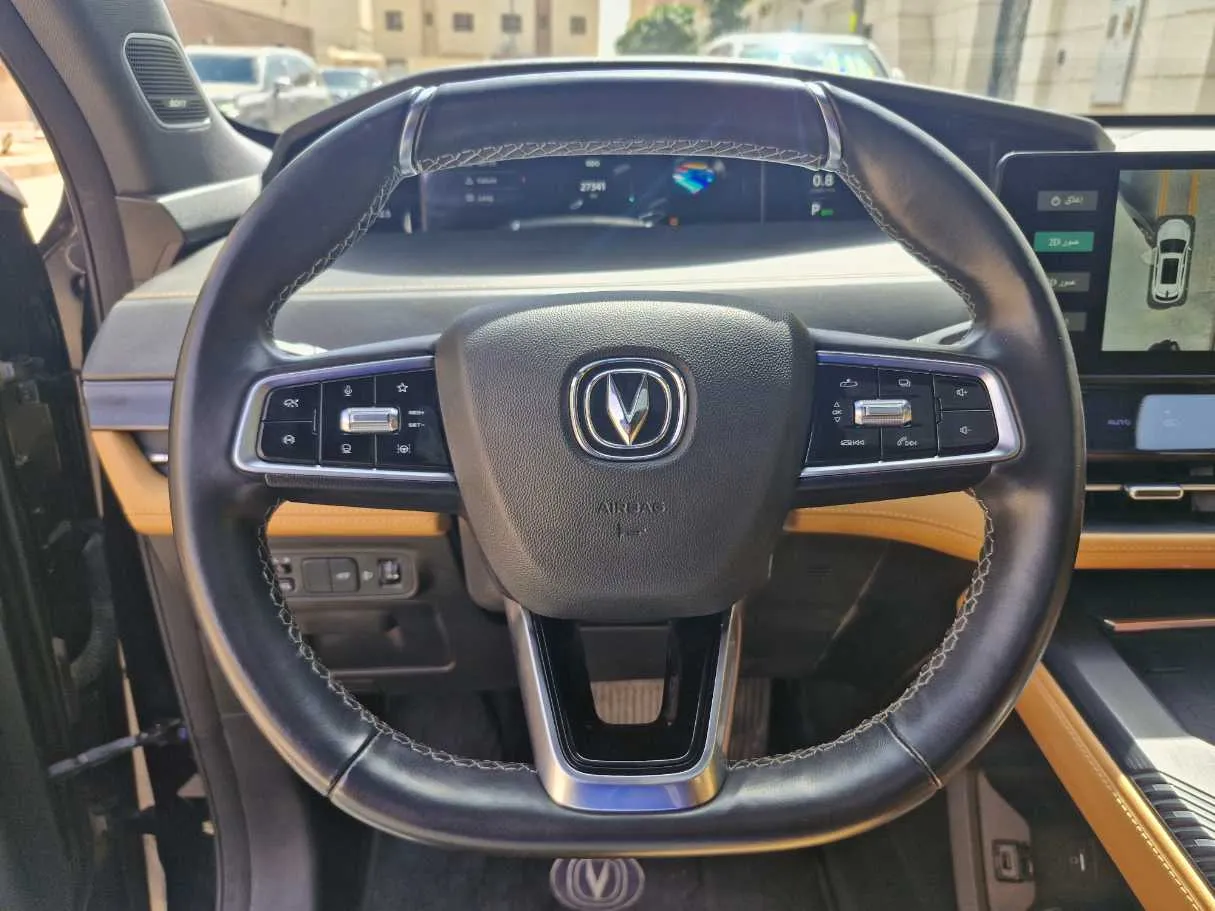 Car image 18
