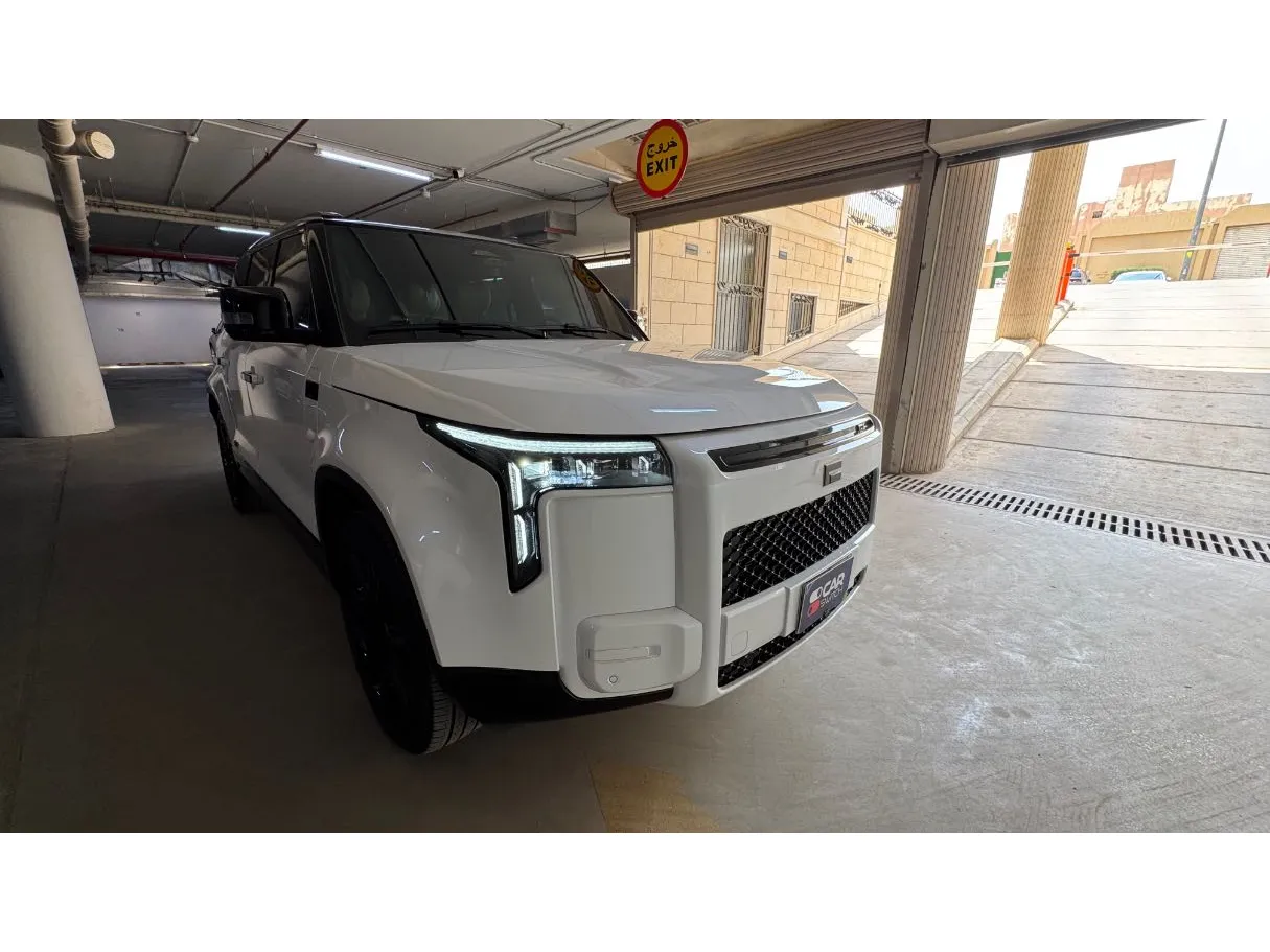 Car image 3