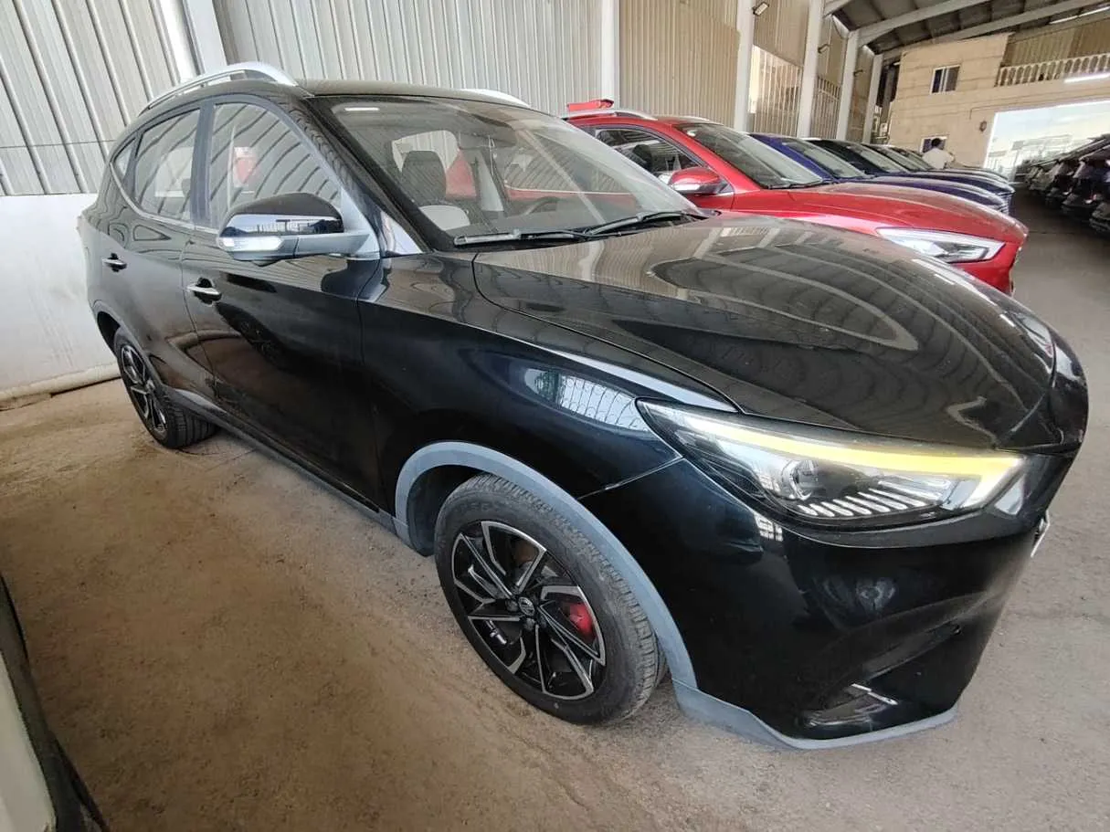 Car image 4