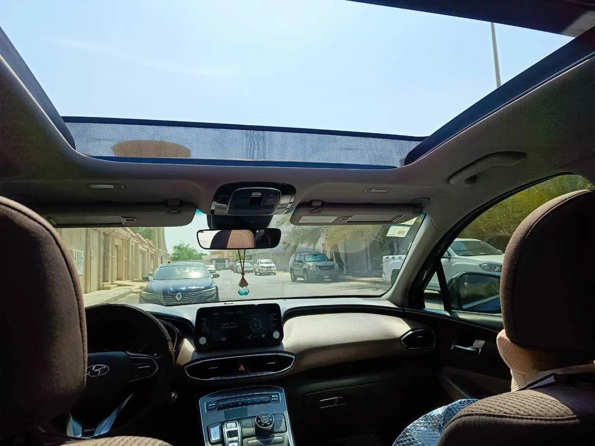 Car image 18