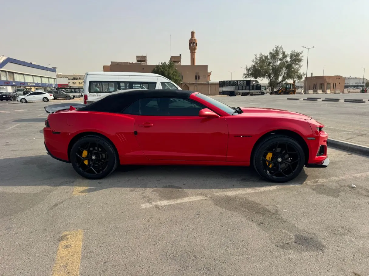 Car image 4