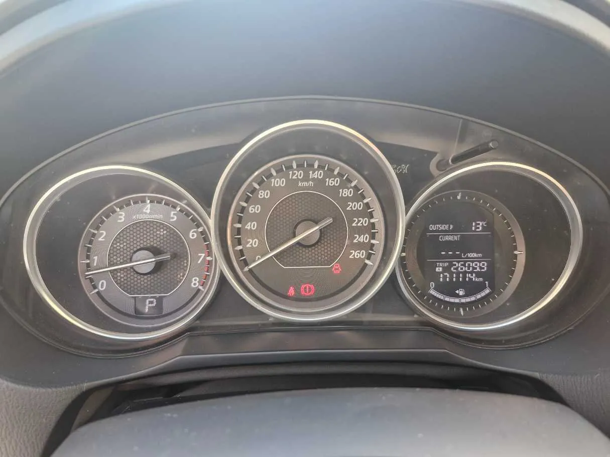 Car image 17