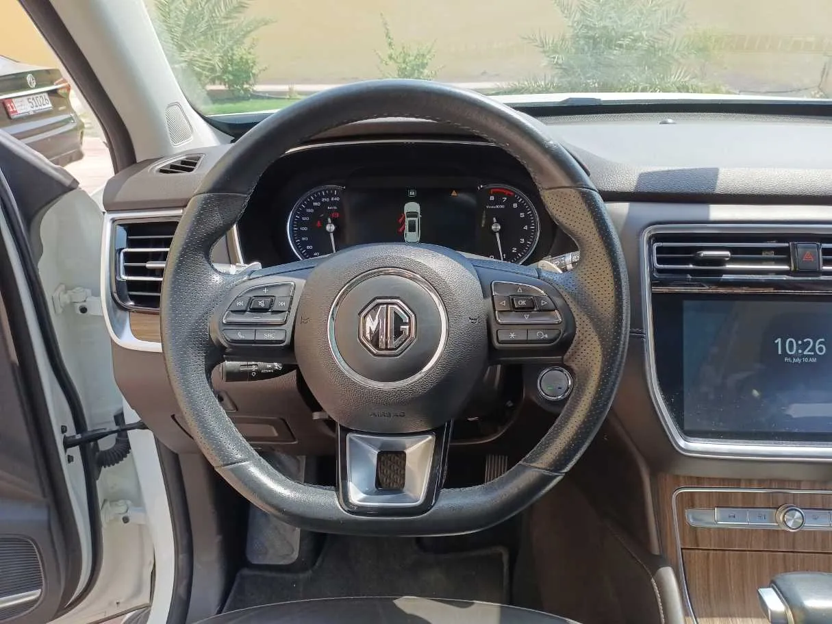 Car image 18
