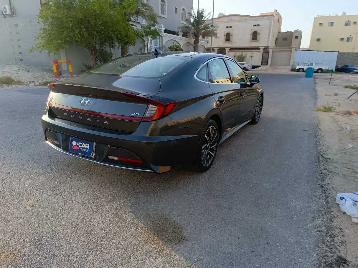 Car image 5