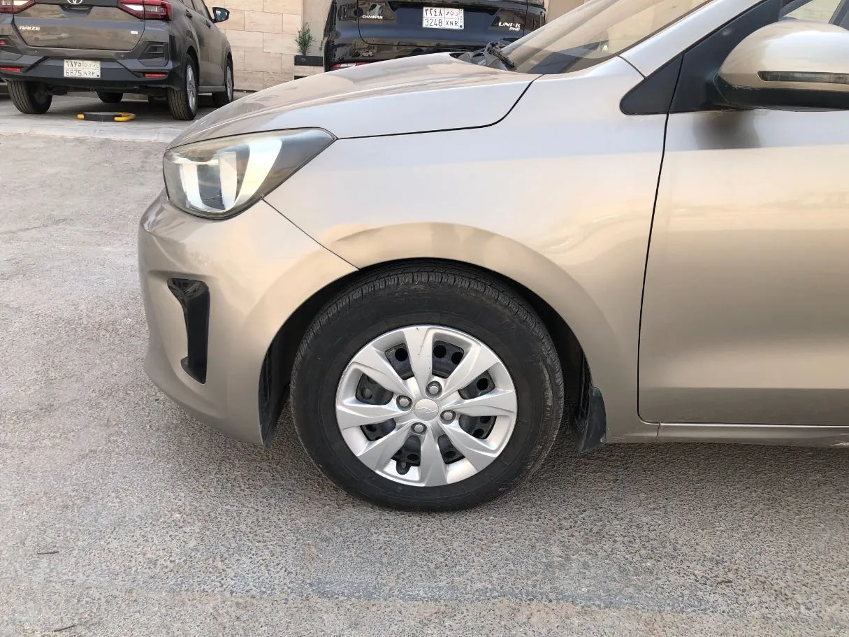 Car image 9