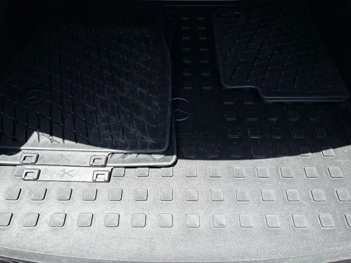Car image 30