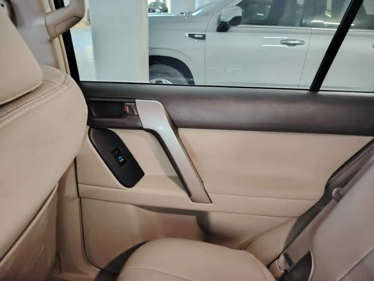 Car image 33