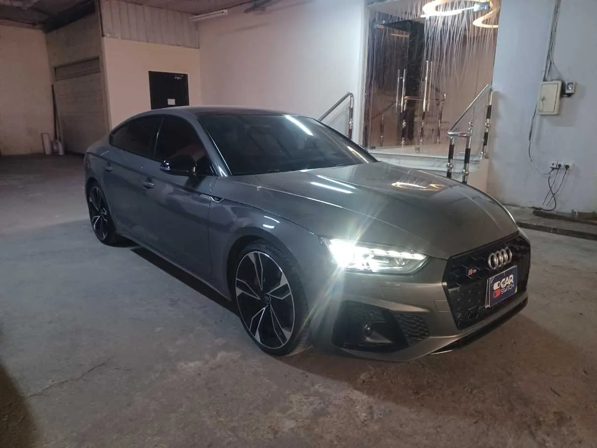 Car image 3