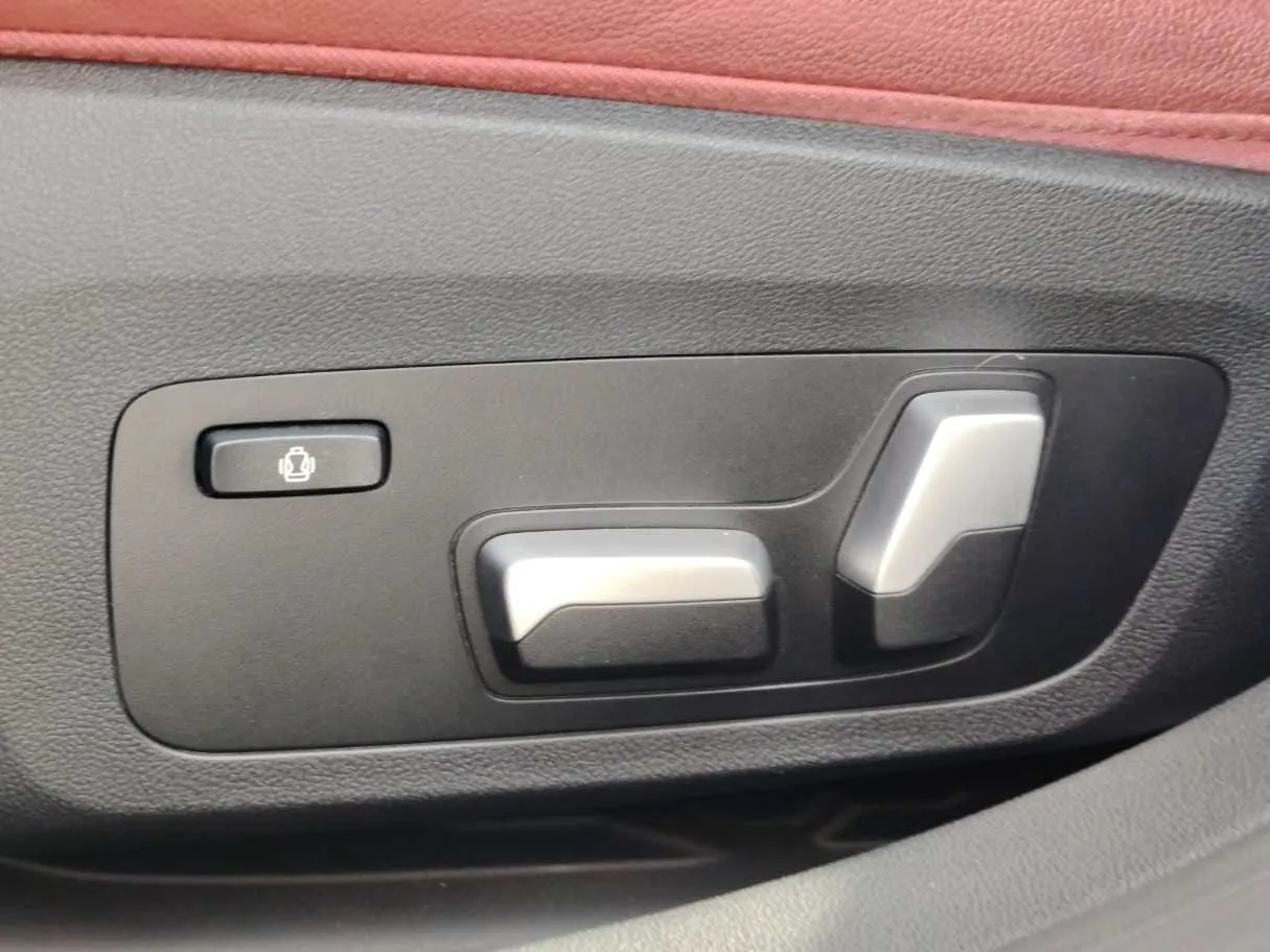 Car image 28