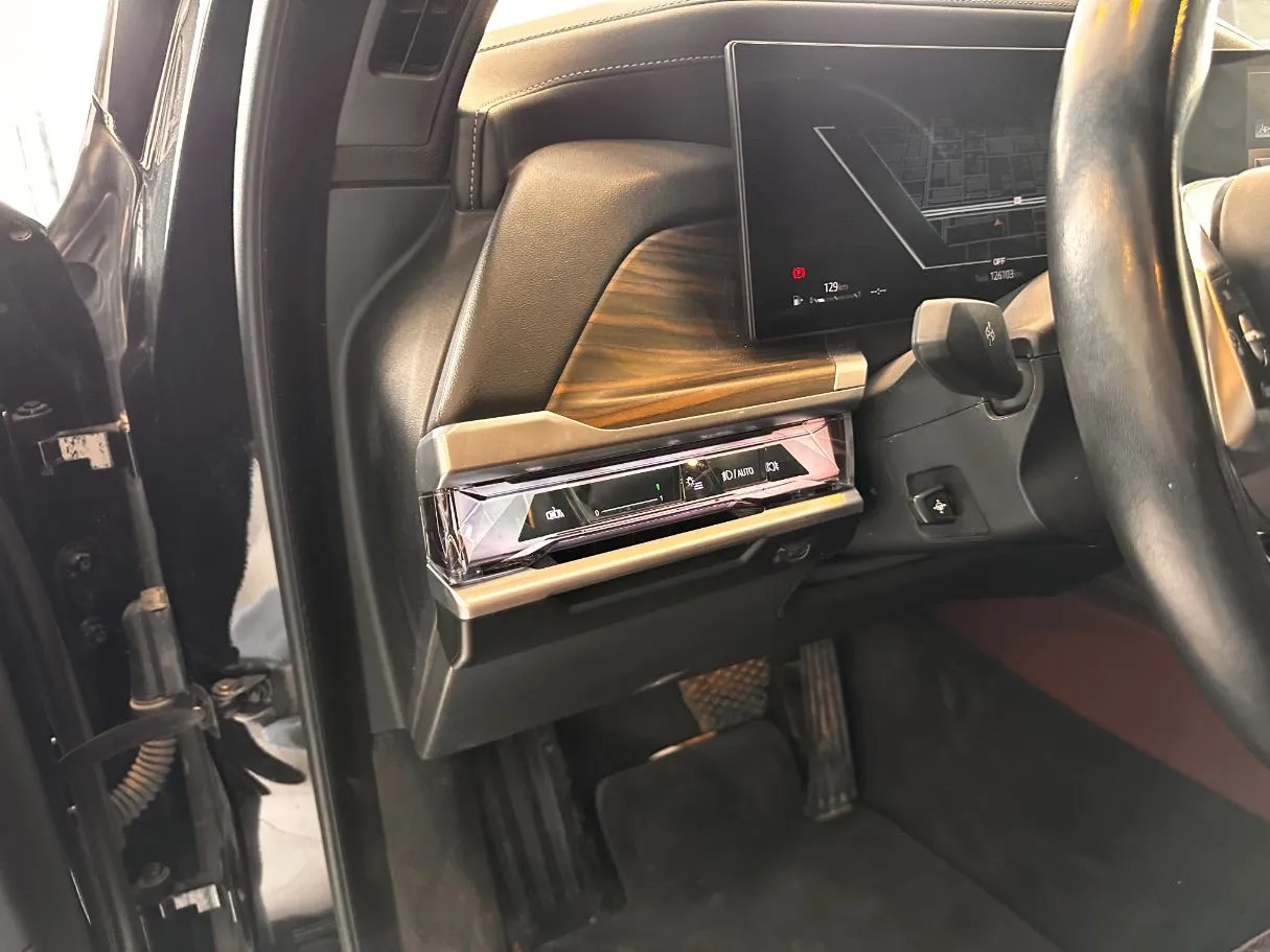 Car image 28