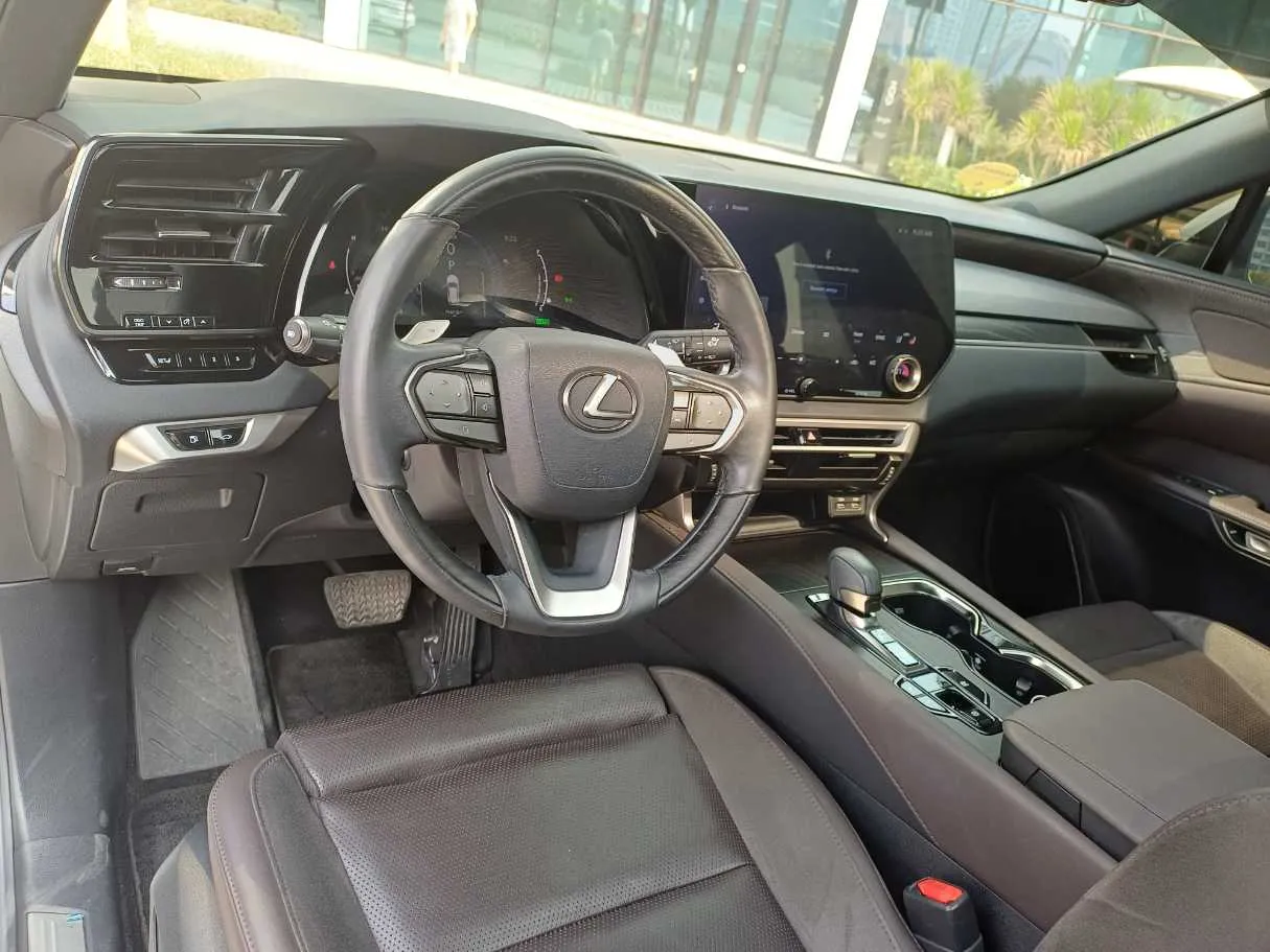 Car image 11