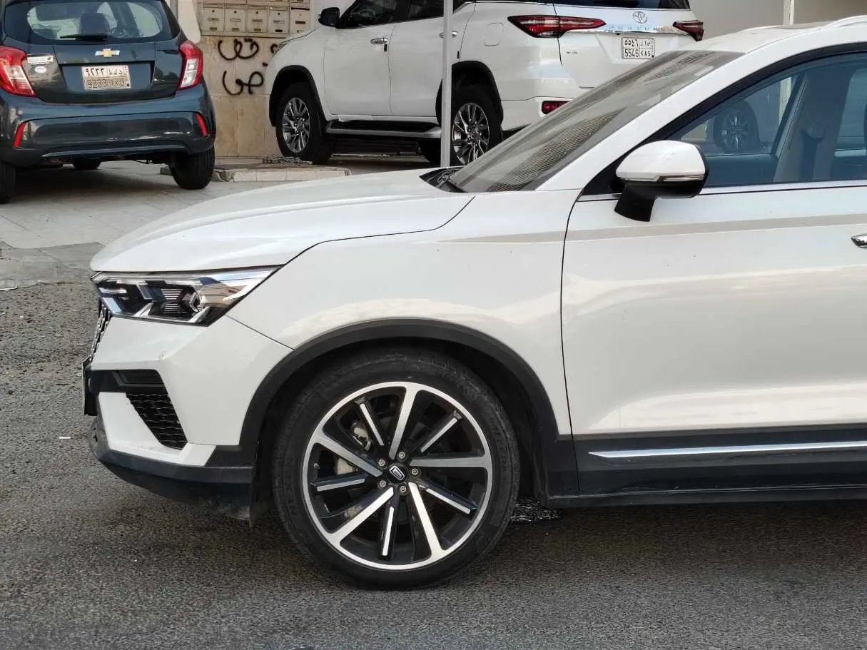 Car image 9