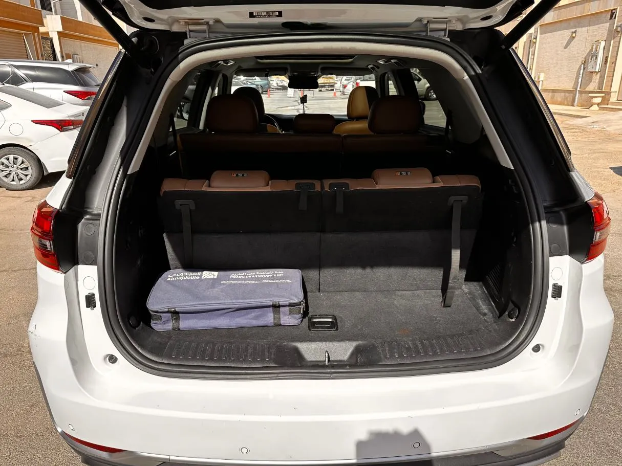 Car image 23