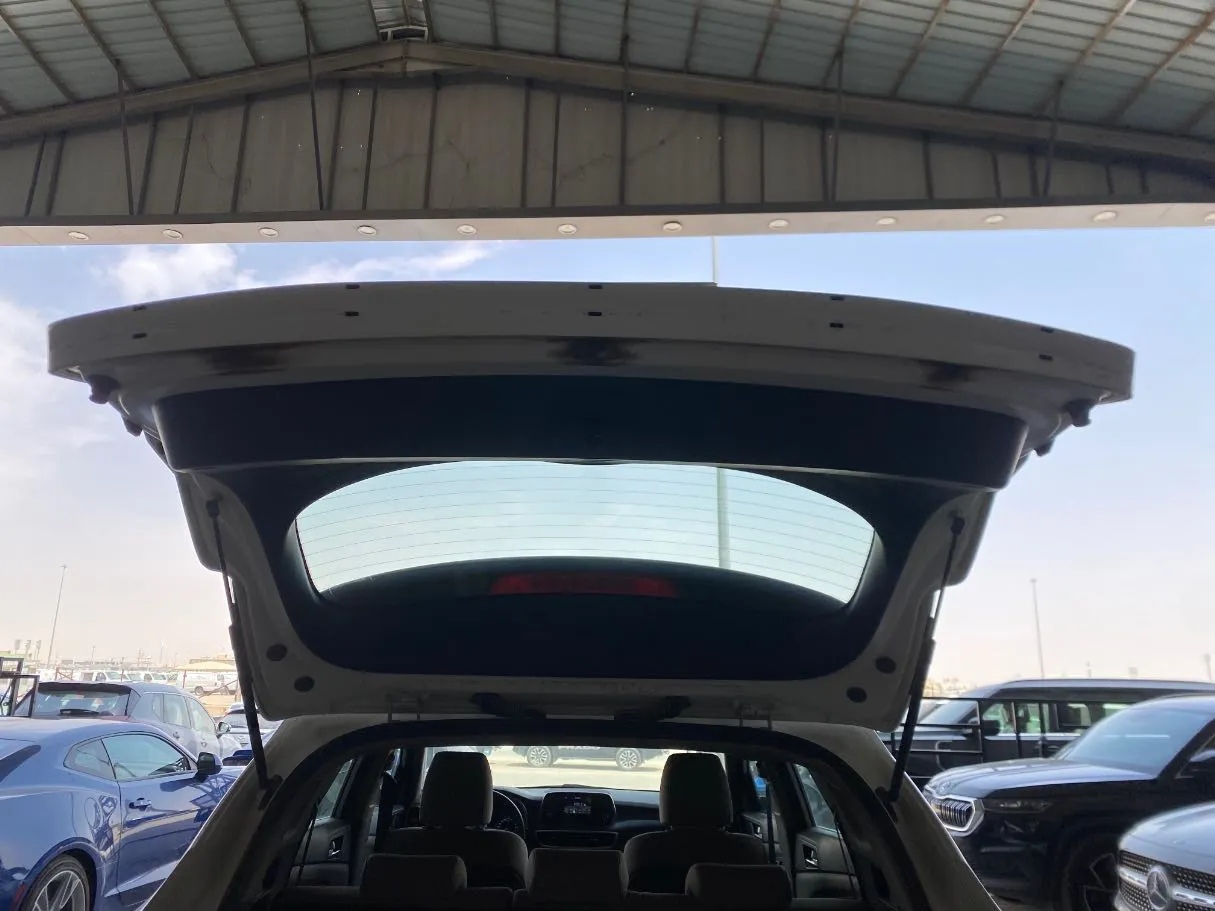 Car image 19