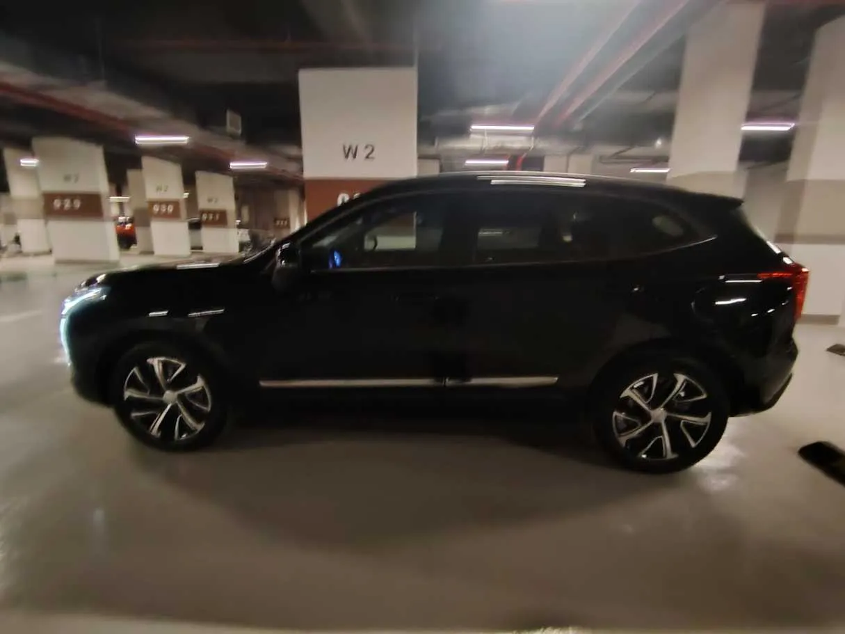 Car image 8