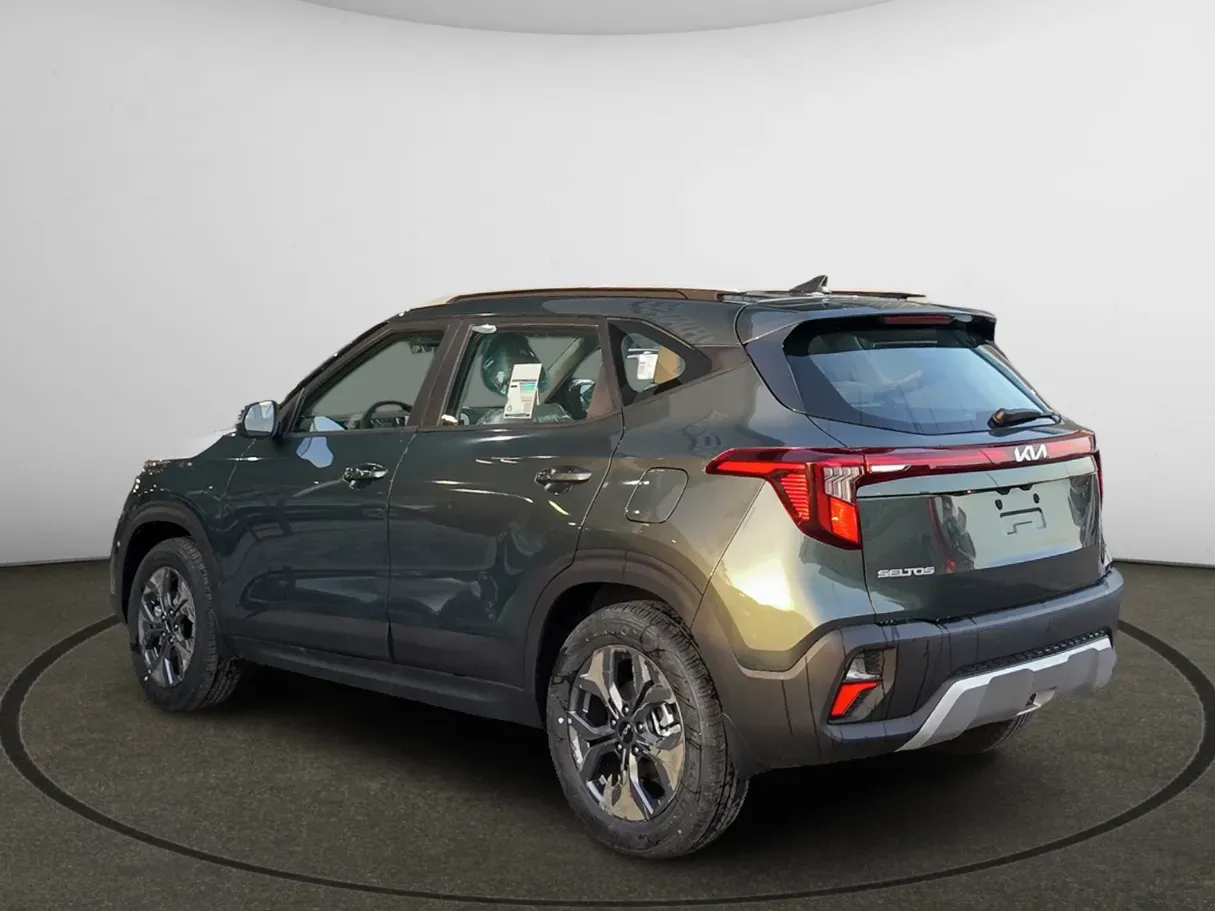 Car image 5