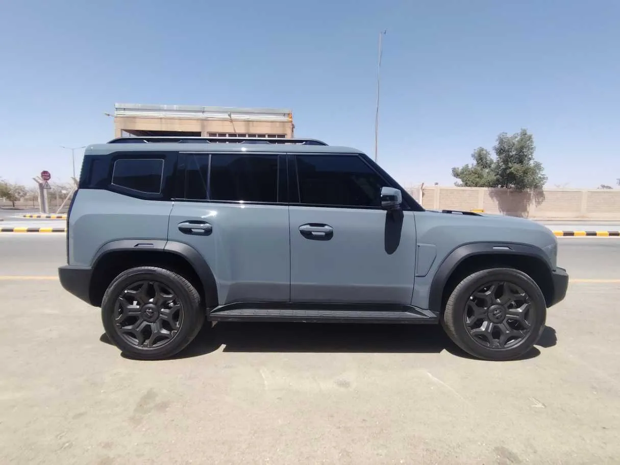 Car image 4