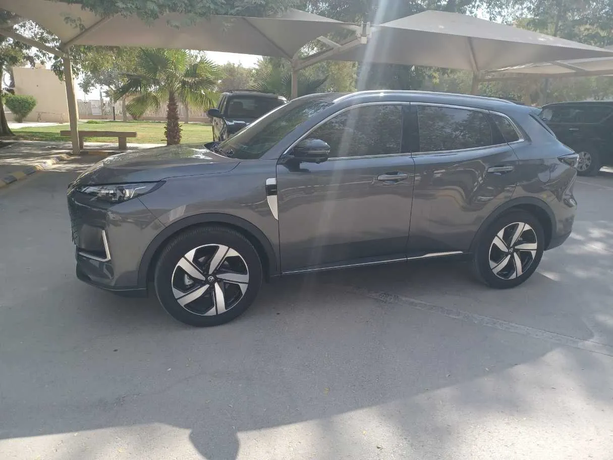 Car image 8
