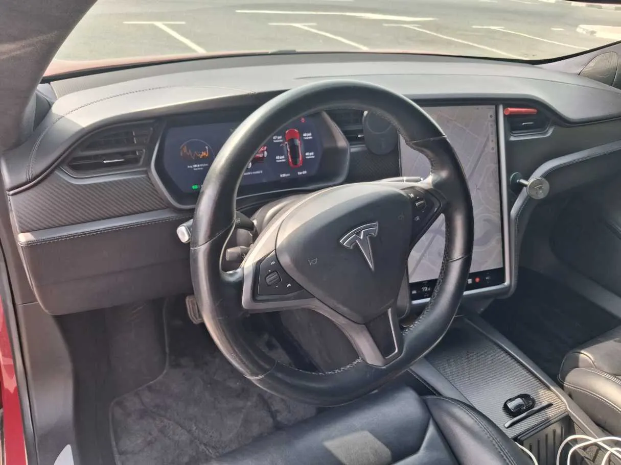 Car image 11