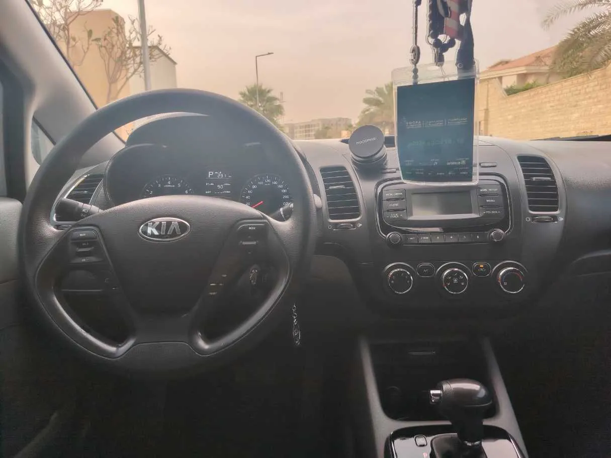 Car image 19
