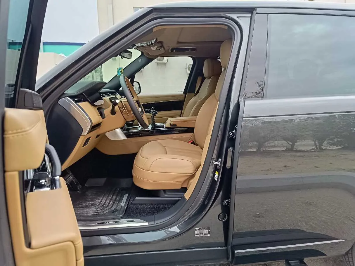 Car image 14