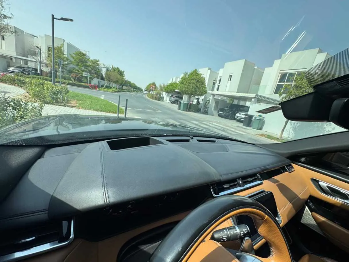 Car image 25