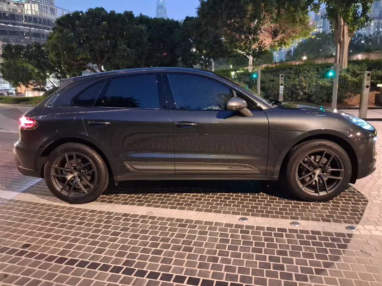 Car image 8