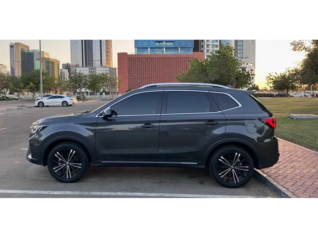 Car image 5