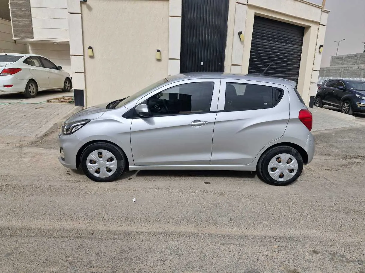 Car image 8