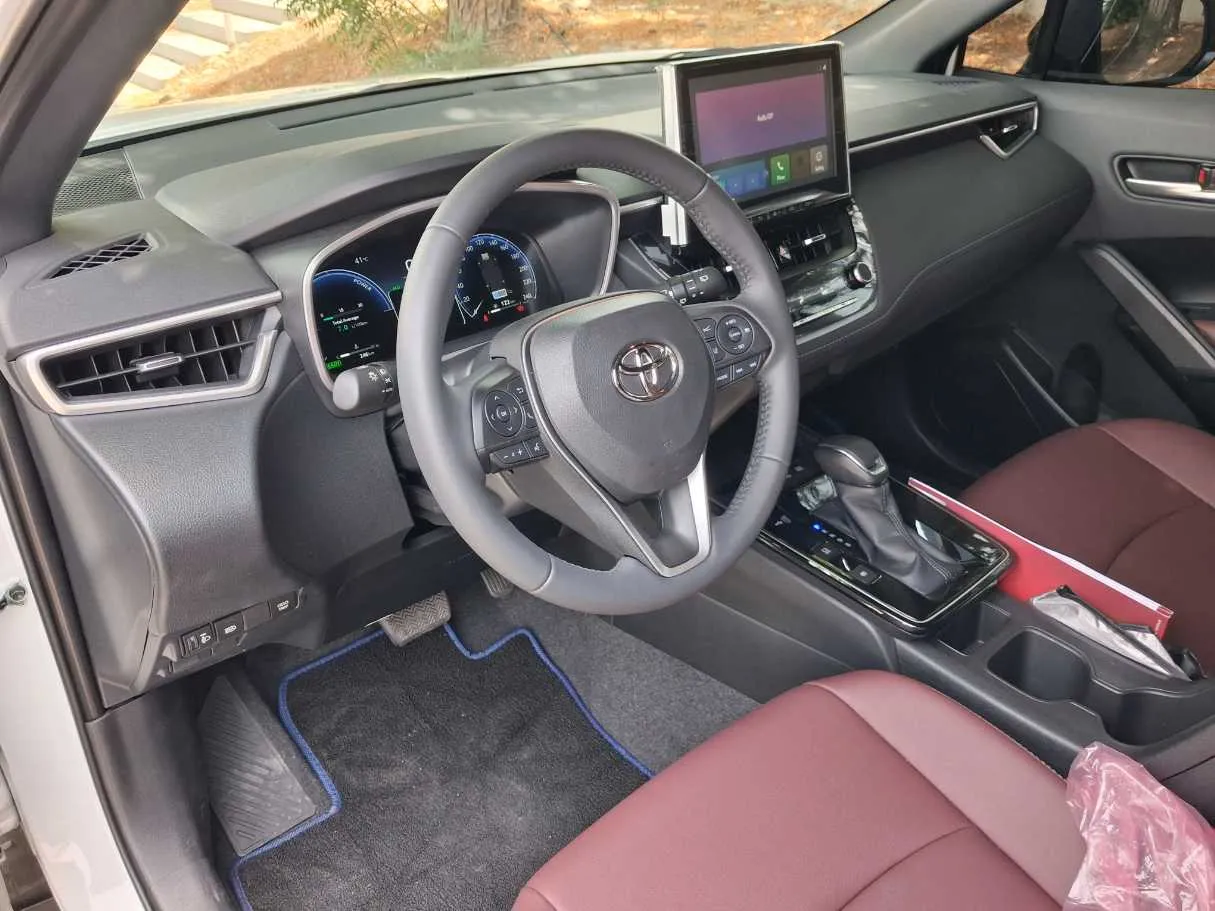 Car image 10